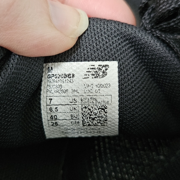 New Balance Youth sz 7 running shoes - Picture 4 of 7